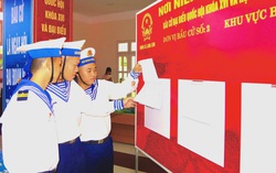 Cán bộ, chiến sĩ Vùng 2 Hải quân thực hiện bầu cử sớm