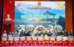 Lào Cai: Tặng 100 suất quà cho người nghèo trong "Ngày hội Biên phòng toàn dân"