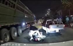 Hà Nội: Công an vào cuộc vụ ô tô bán tải tạt đầu, ép ngã xe máy trên đường Vành đai 3