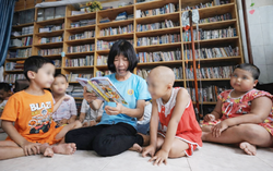 Người giữ những "trang đời" dang dở của các em bé ung thư