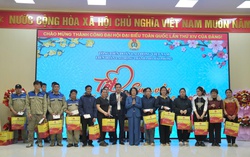 Nhiều suất quà Tết đến với công nhân, người lao động Hải Phòng