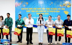 Trưởng Ban Nội chính Trung ương tặng quà Tết cho người dân và công nhân Đồng Nai