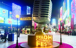 Phụ nữ Ả Rập bước lên sân khấu hài kịch