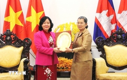 Củng cố và vun đắp quan hệ hợp tác giữa hai Đảng, hai nước Việt Nam-Campuchia