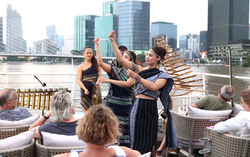 Hoa giấy Thanh Tiên hội ngộ cồng chiêng Tây Nguyên trên sông Sài Gòn