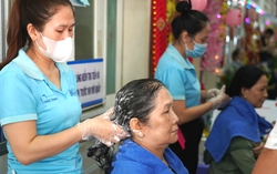 Ấm áp "Phiên chợ 0 đồng" cho người bệnh vui Tết ở TPHCM