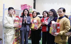 Hàng nghìn người lao động Lạng Sơn, Cao Bằng nhận quà Tết, phiếu mua hàng miễn phí