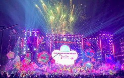 Bầu trời xứ Lạng rực sáng trong đêm Khai mạc Lễ hội Hoa đào