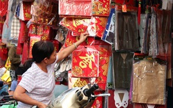 "Chợ vàng mã" TPHCM rộn ràng ngày tiễn Ông Công, Ông Táo về trời