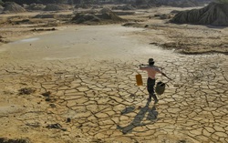 Phụ nữ ở tuyến đầu của cuộc khủng hoảng nước toàn cầu