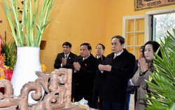 Chủ tịch Quốc hội dâng hương tưởng nhớ Chủ tịch Hồ Chí Minh tại Nhà 67