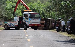 Đồng Nai: Lật xe ôtô khiến 2 bà cháu tử vong