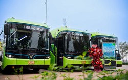 Thêm 2 tuyến buýt điện nối trung tâm Hà Nội đến Khu Công nghệ cao Hòa Lạc