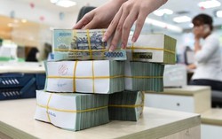 Lãi suất khó giảm trong nửa đầu 2026: Ai chịu áp lực lớn nhất?