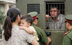 Đôi mắt ngầu đỏ