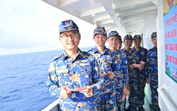 Vùng 2 Hải quân hoàn thành bầu cử sớm trên biển sau 15 ngày vượt sóng