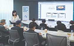 Hàn Quốc: Triển khai trung tâm kỹ thuật số dành cho người cao tuổi