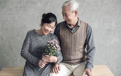 Về già, vợ bỗng thay đổi "chóng mặt"