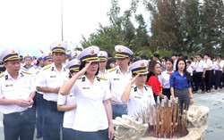 Vùng 4 Hải quân dâng hương tưởng niệm các Anh hùng liệt sĩ Gạc Ma