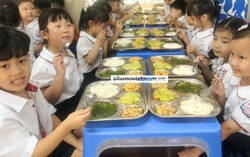 Trường học Hà Nội tổ chức bữa ăn bán trú theo quy trình 7 bước, có phụ huynh giám sát