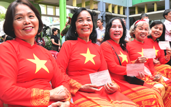 Ngày hội non sông tại TPHCM: Gửi trọn niềm tin trên từng lá phiếu