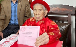 Lá phiếu của nữ cử tri 115 tuổi ở Hà Nội