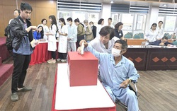 Hòm phiếu đặc biệt tại Bệnh viện Bạch Mai