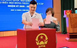 Nhân viên y tế, người bệnh tham gia bầu cử ngay tại bệnh viện