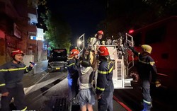 Cứu 5 người mắc kẹt trong vụ cháy nhà ở trung tâm TPHCM