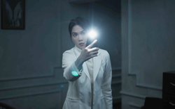 Ngọc Trinh gây sốc với tạo hình trên bàn phẫu thuật trong phim kinh dị