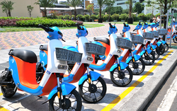 TPHCM: Người dân, du khách hào hứng với dịch vụ Xe đạp điện công cộng