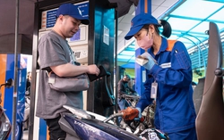 Giá xăng RON95-III tăng lên 30.690 đồng mỗi lít