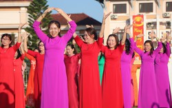 Phụ nữ Đà Nẵng rộn ràng điệu dân vũ "Ta đi bầu cử"