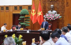 Thủ tướng: Dứt khoát không để thiếu xăng dầu cho sản xuất, kinh doanh, tiêu dùng