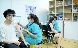 Thanh thiếu niên - độ tuổi dễ chủ quan trước “bệnh tử 24 giờ” viêm màng não mô cầu