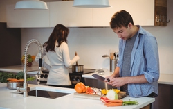 Nghệ thuật “ủy quyền” việc nhà để hạnh phúc hơn