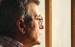 Nỗi cô đơn trong đủ đầy của cụ ông 78 tuổi