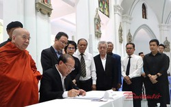 Đoàn lãnh đạo Trung ương MTTQ Việt Nam kính viếng Đức Hồng y Gioan Baotixita Phạm Minh Mẫn