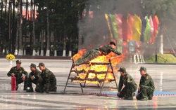 Hơn 2.500 cán bộ, chiến sĩ Quân khu 7 "Vững bước dưới cờ Đảng quang vinh"