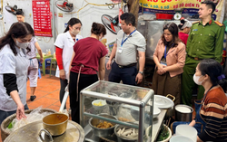Đóng cửa quán bún riêu bị du khách nước ngoài chê mất vệ sinh