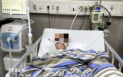 TPHCM: 18 người nhập viện nghi ngộ độc khí clo