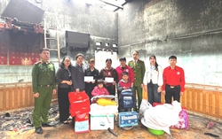 Thăm hỏi, hỗ trợ hội viên phụ nữ bị cháy nhà