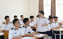 Nữ giảng viên tận tâm với sự nghiệp "trồng người" trong Quân chủng Hải quân