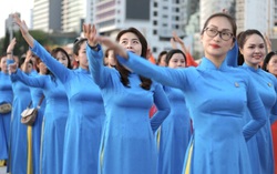 Khánh Hòa: 3.000 phụ nữ rạng rỡ trình diễn áo dài