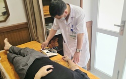 Cánh tay liệt vì thói quen khi ngủ trưa của dân văn phòng