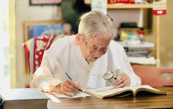 Nhà nghiên cứu 106 tuổi Nguyễn Đình Tư: "Phụ nữ Việt Nam anh hùng trên chiến trận, vĩ đại trong đời thường"