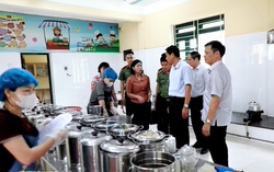 Tạm đình chỉ công tác hiệu trưởng để xác minh vụ việc liên quan đến thực phẩm