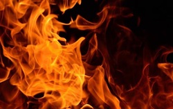 Cứu 5 người mắc kẹt trong đám cháy nhà ở Hà Nội