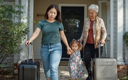 Chẳng nên nhắm mắt đưa chân vì tình