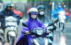 Mưa dông bao trùm Bắc Bộ và Thanh Hóa, cảnh báo lốc, sét, mưa đá